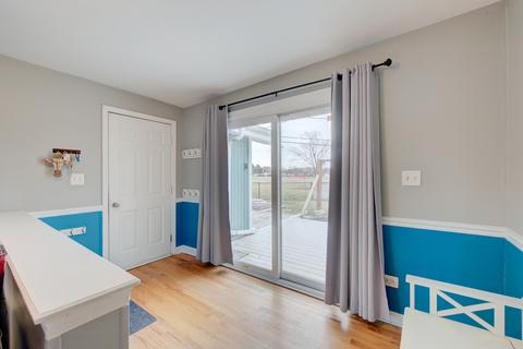 255 Illinois Blvd, Hoffman Estates, IL 60169 photo 5