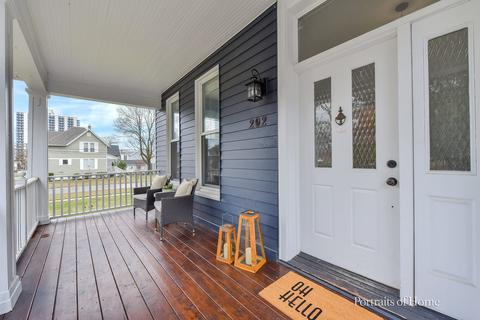 202 N Ellis Ave, Wheaton, IL 60187 photo 2