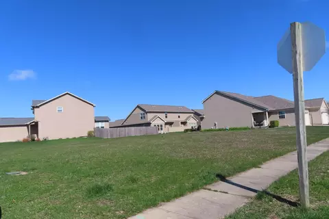 2219 Pebblebrook Ln, Urbana, IL 61802