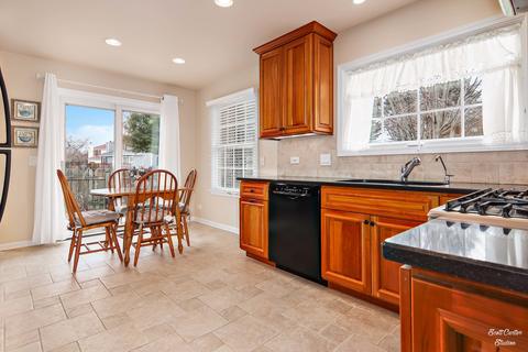 19 Deerpath Ct, Cary, IL 60013 photo 3