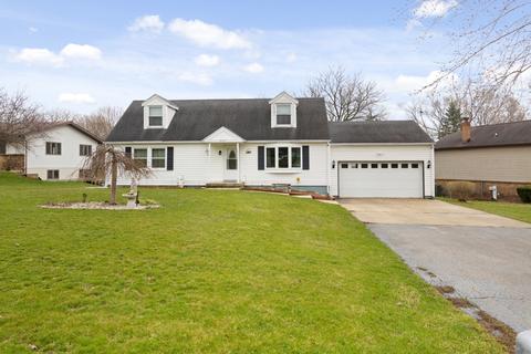 2037 Eagle Dr, Freeport, IL 61032 photo 1