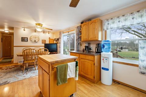 2037 Eagle Dr, Freeport, IL 61032 photo 5