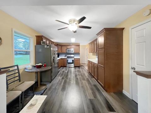53 Park Crest Dr, Freeport, IL 61032 photo 9