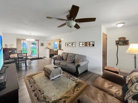 53 Park Crest Dr, Freeport, IL 61032 photo 4