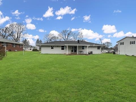 53 Park Crest Dr, Freeport, IL 61032 photo 2