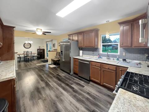 53 Park Crest Dr, Freeport, IL 61032 photo 12