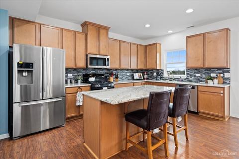 206 N Commerce St, Aurora, IL 60504 photo 2