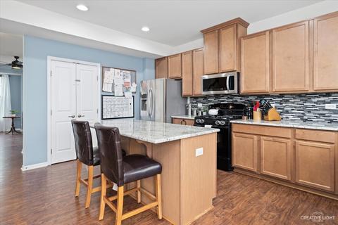 206 N Commerce St, Aurora, IL 60504 photo 3