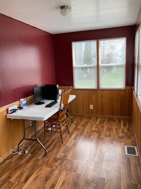 475 W Center St, Sheldon, IL 60966 photo 3
