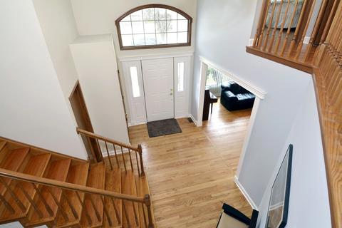 1495 Creekside Dr, Hoffman Estates, IL 60169 photo 4