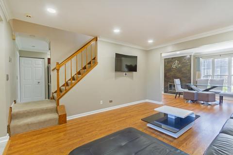 715 Bent Ridge Ln, Elgin, IL 60120 photo 2