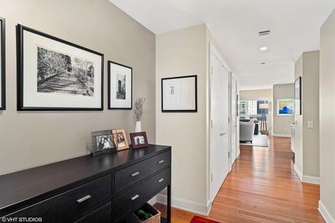340 E Randolph St #504, Chicago, IL 60601 photo 2
