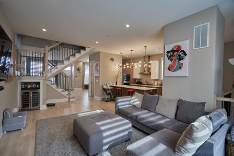 525 E 43rd St, Chicago, IL 60653 photo 2