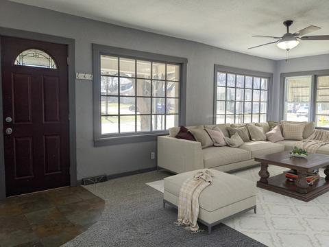 1706 E Shawnee St, Freeport, IL 61032 photo 2
