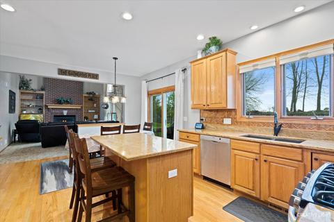 1921 Tunbridge Ct, Algonquin, IL 60102 photo 2