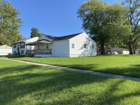 1264 E Locust St, Kankakee, IL 60901 photo 2