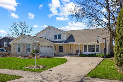 3511 Maple Leaf Dr, Glenview, IL 60025 photo 1