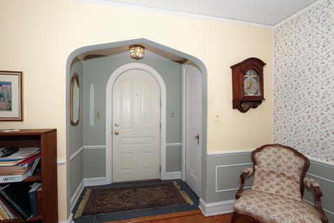 328 S Wolf Rd, Des Plaines, IL 60016 photo 2