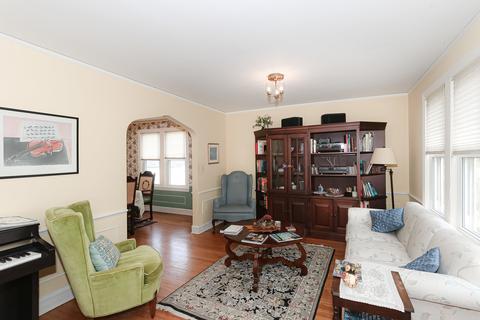 328 S Wolf Rd, Des Plaines, IL 60016 photo 3