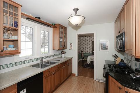 328 S Wolf Rd, Des Plaines, IL 60016 photo 12