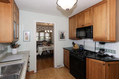 328 S Wolf Rd, Des Plaines, IL 60016 photo 9