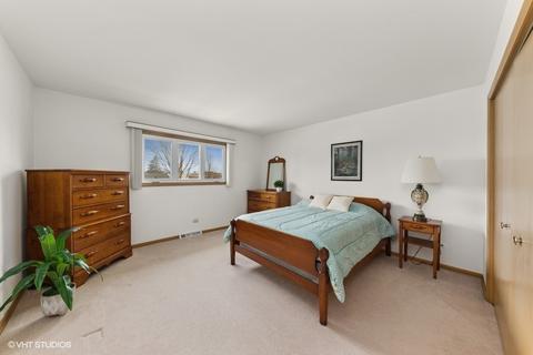 957 Blaze Trl, Wheeling, IL 60090 photo 18