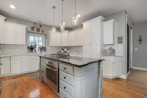 303 Brookside Cir, Wheaton, IL 60187 photo 9
