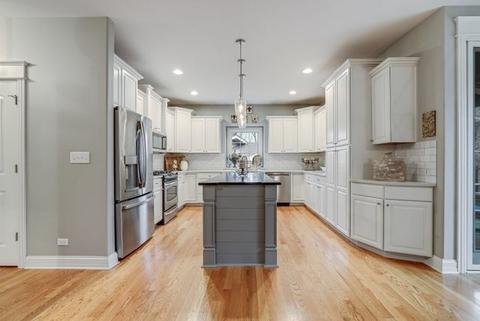 303 Brookside Cir, Wheaton, IL 60187 photo 5