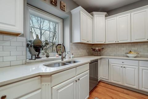303 Brookside Cir, Wheaton, IL 60187 photo 10
