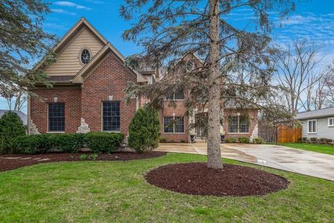 303 Brookside Cir, Wheaton, IL 60187 photo 2