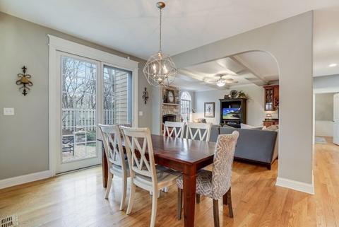 303 Brookside Cir, Wheaton, IL 60187 photo 14