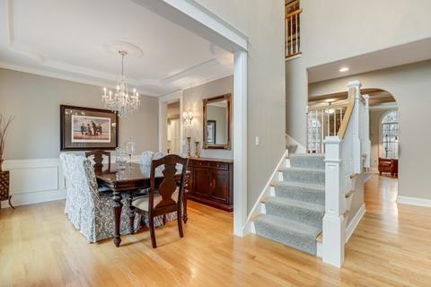 303 Brookside Cir, Wheaton, IL 60187 photo 3