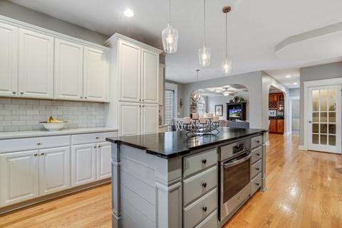 303 Brookside Cir, Wheaton, IL 60187 photo 8