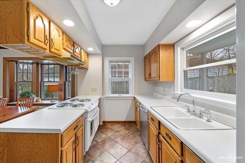 372 Hamilton Ave, Elgin, IL 60123 photo 9