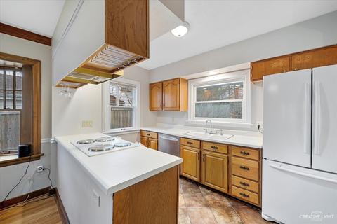 372 Hamilton Ave, Elgin, IL 60123 photo 8