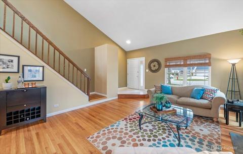 4475 Capstan Dr, Hoffman Estates, IL 60192 photo 4
