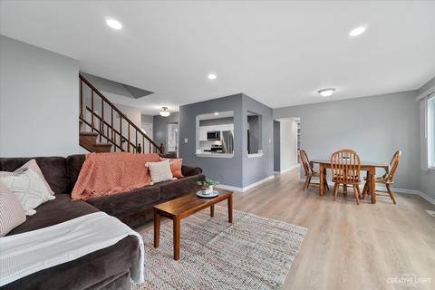 1097 Whitchurch Ct, Wheaton, IL 60189 photo 2