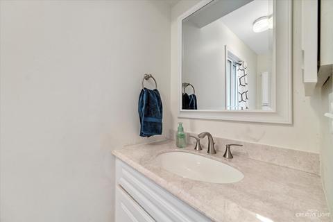 1097 Whitchurch Ct, Wheaton, IL 60189 photo 8