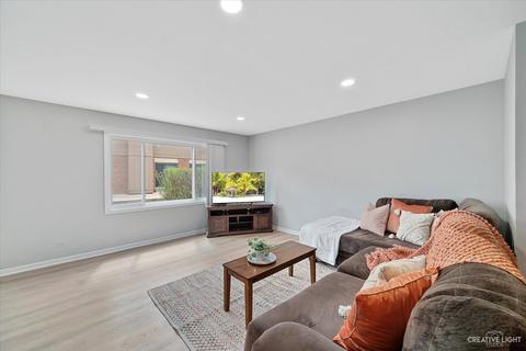 1097 Whitchurch Ct, Wheaton, IL 60189 photo 3