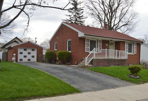 910 S Low St, Bloomington, IL 61701 photo 2