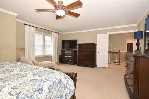 2770 Colonial Dr, Elgin, IL 60124 photo 21