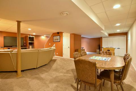2770 Colonial Dr, Elgin, IL 60124 photo 32