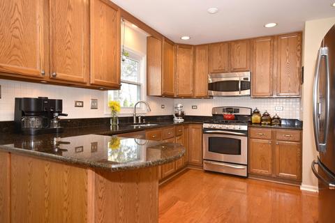 2770 Colonial Dr, Elgin, IL 60124 photo 10