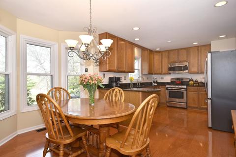 2770 Colonial Dr, Elgin, IL 60124 photo 13