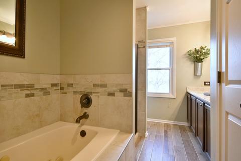 2770 Colonial Dr, Elgin, IL 60124 photo 22