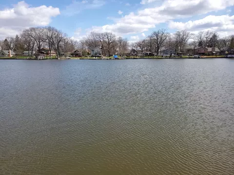 2006 Orchard Beach Rd, Mchenry, IL 60050 photo 4
