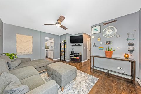 420 Konen Ave, Aurora, IL 60505 photo 2