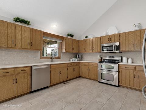 1700 Chestnut Hill Rd, Plainfield, IL 60586 photo 5