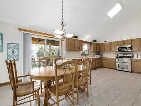 1700 Chestnut Hill Rd, Plainfield, IL 60586 photo 4