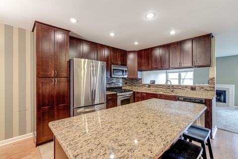 940 Ridgefield Ln, Wheeling, IL 60090 photo 11